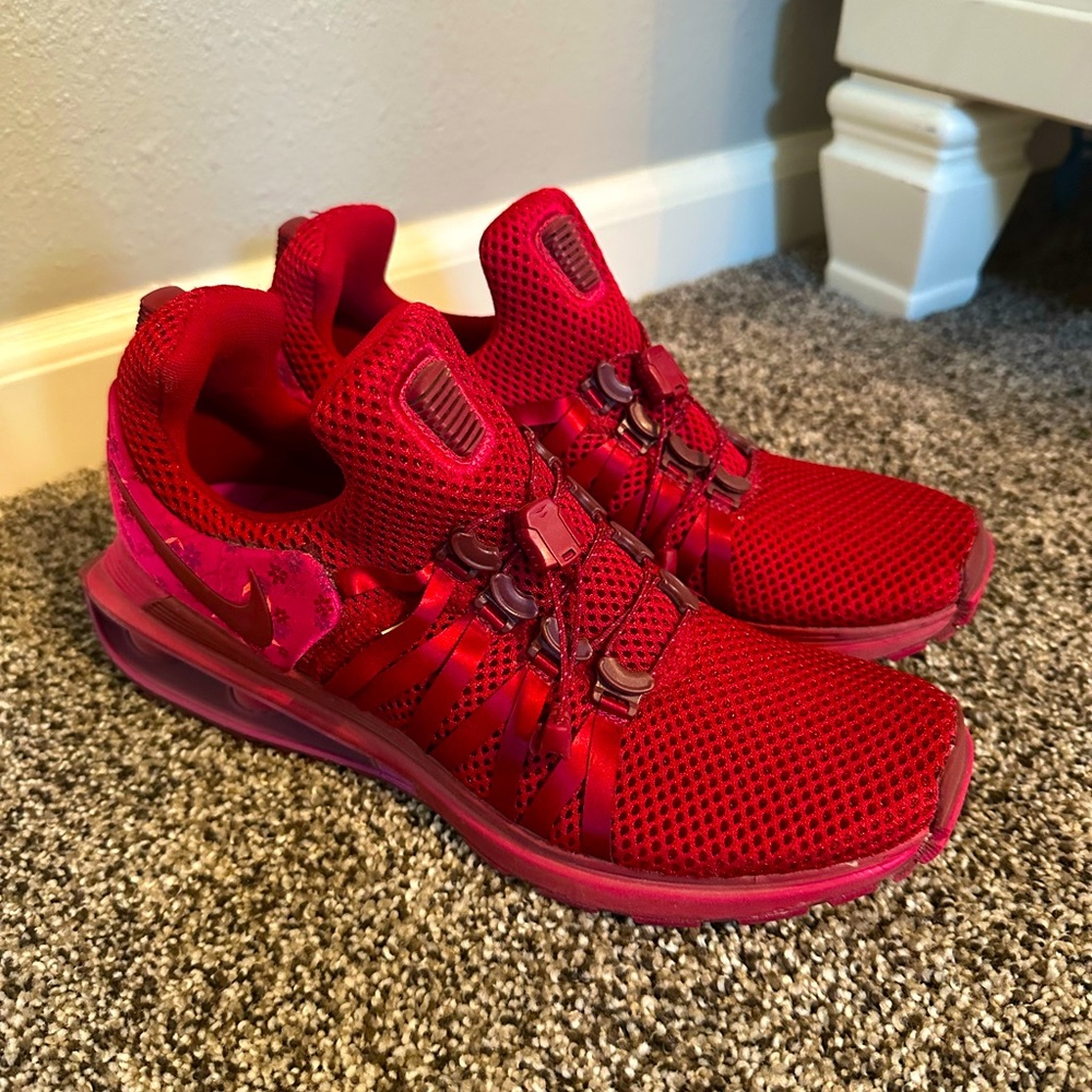 Red Nike shox running shoes, like new. Size 7.5